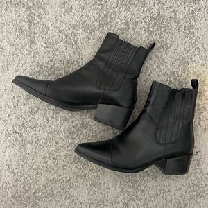 Vagabond Marja Western style pointed toe black boots